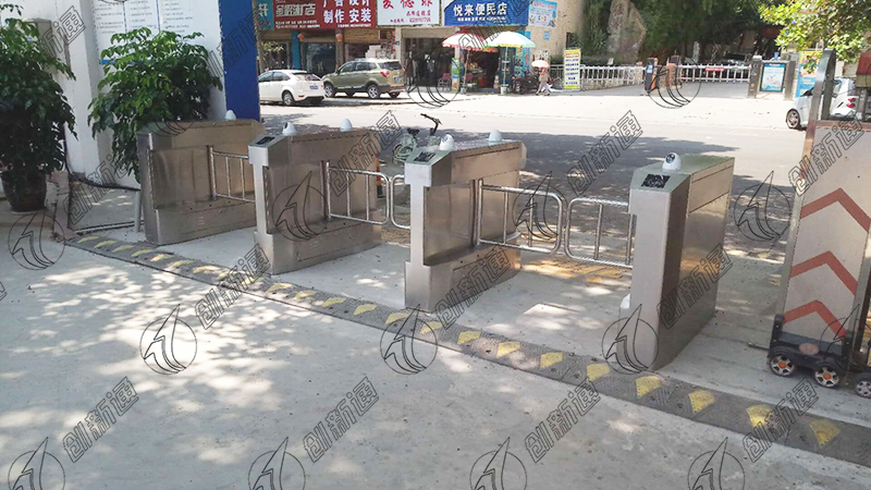 防撞擺閘