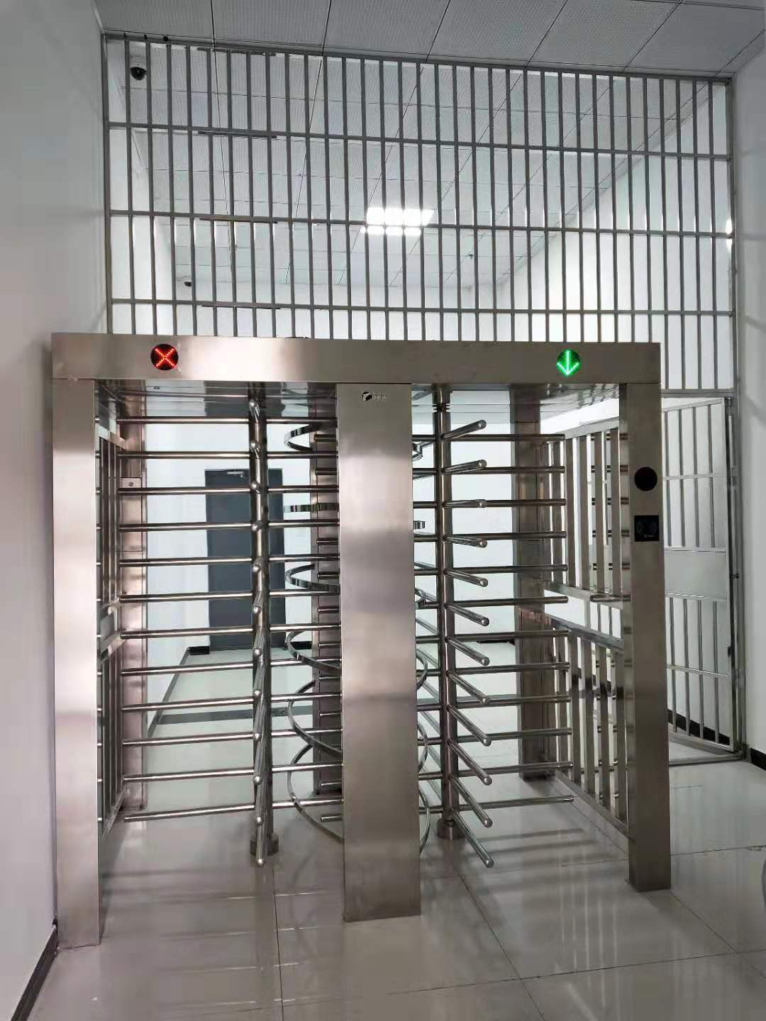 創新通科技監獄閘設計詳解