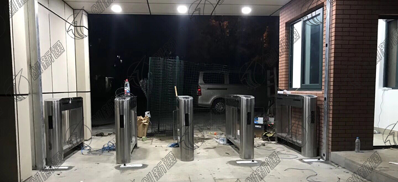 創新通速通擺閘