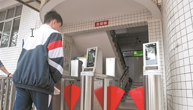 人臉識(shí)別閘機(jī)通道進(jìn)入校園